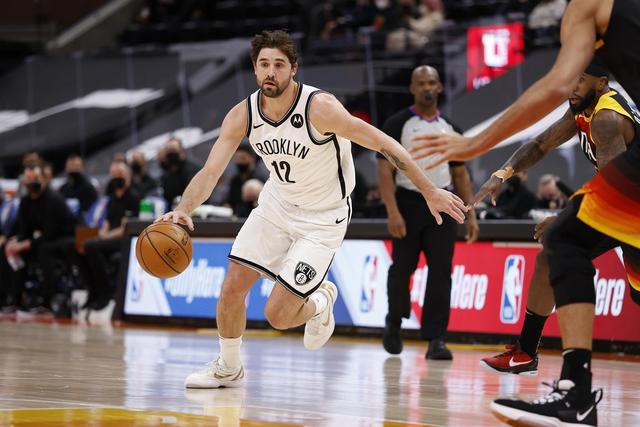 体坛周报：开拓者今夏动作频频 杨瀚森的竞争环境愈发残酷